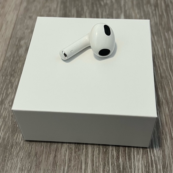Left Apple Airpod Replacement - Picture 1 of 4